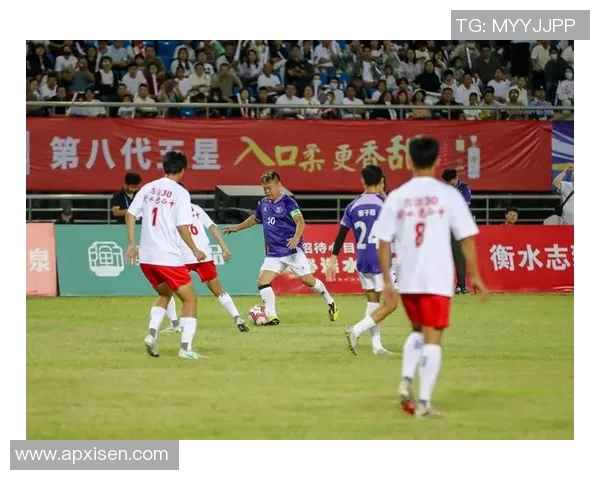 178cm足球明星的身高优势与职业生涯的辉煌成就探讨